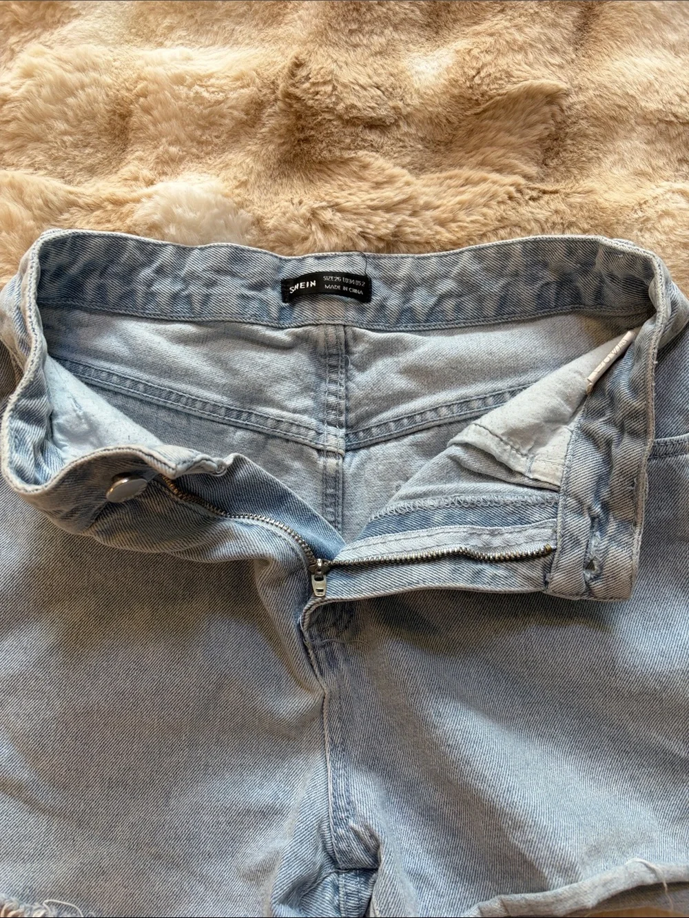 SHEIN light wash high waist shorts raw hem size 26/US size 2 - Picture 3 of 8